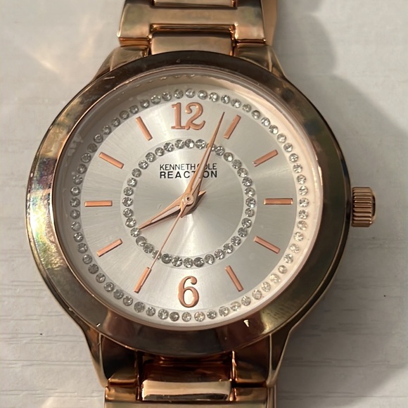 Kenneth Cole Reaction rose gold colored watch - Picture 3 of 5